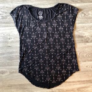 24/7 Maurice’s Black Pattern T-shirt